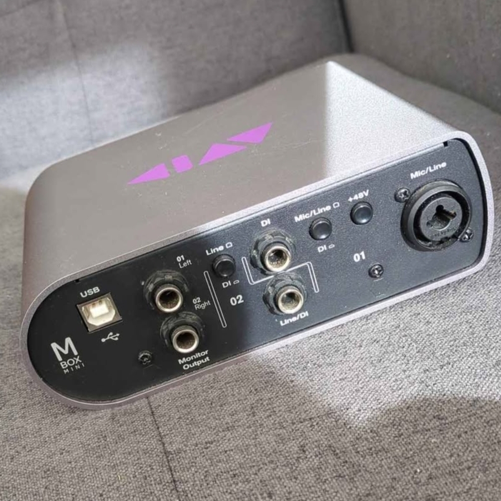 Avid M Box Mini Audio Interface - Picture 1 of 3